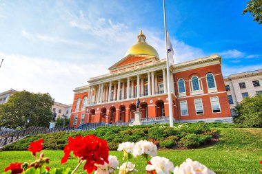 Massachusetts Eyalet Binası, çok sayıda turistin sık sık ziyaret ettiği bir dönüm noktası.