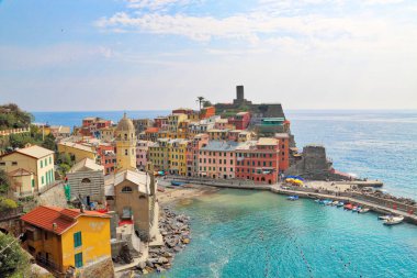 İtalya ve Vernazza kıyı şeridi