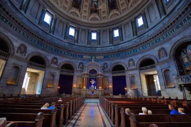 Kopenhag, Danimarka-3 Ağustos 2018: Kopenhag 'ın tarihi merkezinde ünlü Frederiks Kilisesi