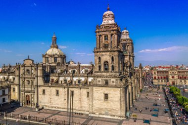 Mexico City, Metropolitan Katedrali. Kutsal Bakire Meryem 'in, Zocalo Plaza' nın ana katedralinde, Meksika 'nın simgesi olan kutsal katedrale alınması.