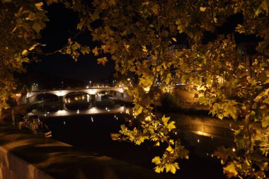 Vatikan yakınlarındaki ünlü Roma köprüleri