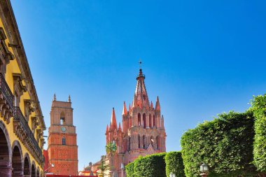 Tarihi şehir merkezi San Miguel De Allende, Meksika 'daki Parroquia De San Miguel Arcangel Katedrali