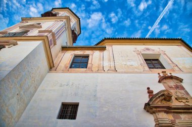 Tarihi şehir merkezinin Malaga manzaralı eski caddeleri