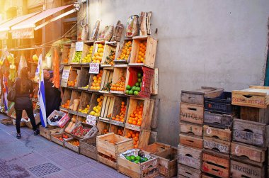 Tarihi şehir merkezinde Montevideo caddeleri, Uruguay               