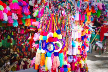 Oaxaca, Manzaralı eski şehir sokakları ve tarihi şehir merkezinde renkli koloni binaları