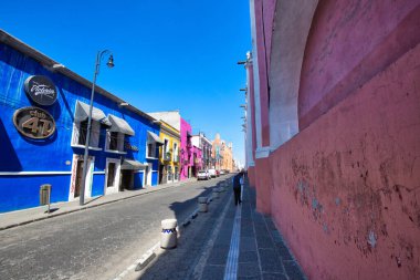Puebla, Meksika-20 Nisan 2018: Puebla caddeleri tarihi merkezde