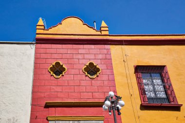 Şehrin tarihi bölgesinde Puebla caddeleri