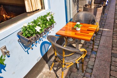 Kopenhag 'daki ünlü Nyhavn (New Harbour) körfezi, sokak restoranları, kafe ve sokak açık barları olan tarihi bir 17. yüzyıl Avrupa limanı.