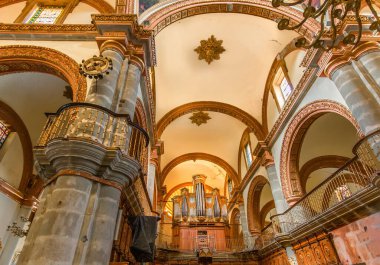 Oaxaca, Meksika-2 Aralık 2018: Tarihi şehir merkezindeki Zocalo Meydanı 'nın ana Zocalo Katedrali' nde Oaxaca Katedrali