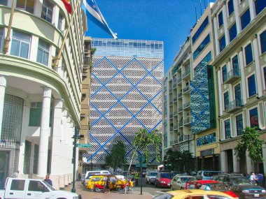 Guayaquil, Ekvador-10 Mayıs 2016: Yoğun bir hafta içi boyunca Guayaquil City tarihi ve finans merkezi