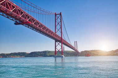 Lizbon, 25 Nisan Köprüsü Tarihi Askısı