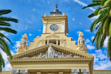 Tarihi şehir merkezinin Malaga manzaralı eski caddeleri