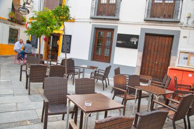 Cordoba, İspanya-23 Ekim 2017: Mezquita Katedrali yakınlarındaki İspanyol restoran girişi