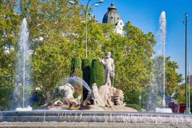 Madrid, Neptün Çeşmesi tarihi şehir merkezinde