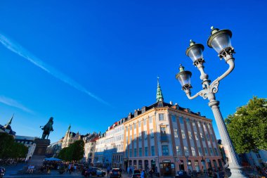 Kopenhag, Danimarka-1 Ağustos 2018: Tarihi kent sokakları ve nehir kanalları