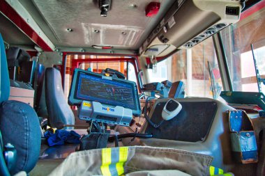 Toronto, Kanada-20 Ekim 2017: itfaiye istasyonundaki itfaiye aracı acil müdahale için hazır.