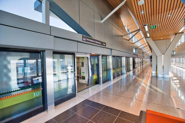 Toronto Kanada Kwietnia 2018 Transfer Kolejowy Express Łączący Terminale Lotniskowe — Zdjęcie stockowe