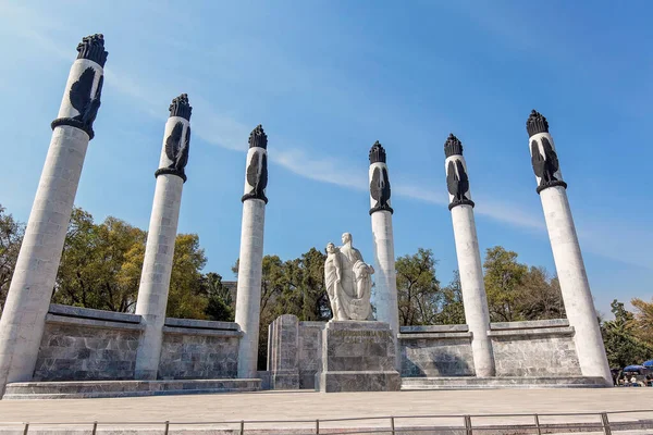 2019年12月25日 メキシコ市のダウンタウンにあるシャプルテペック公園 ボスク シャプルテペック の少年兵士記念碑 英語版 英語版 — ストック写真