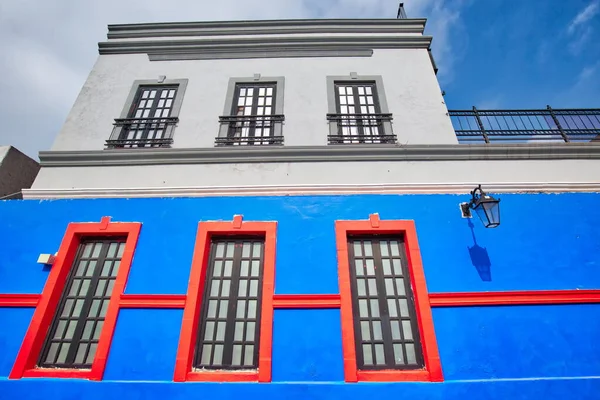蒙特雷 古城中心五彩缤纷的历史建筑 Barrio Antiguo 处于旅游旺季 — 图库照片