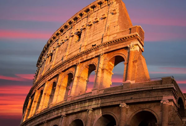Berömda Colosseum Colosseum Rom Vid Tidig Solnedgång — Stockfoto