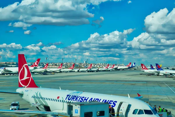 Istanbul Turkey October 2017 Turkish Airlines Planes Waiting Passengers Tarmac — Stock Photo, Image