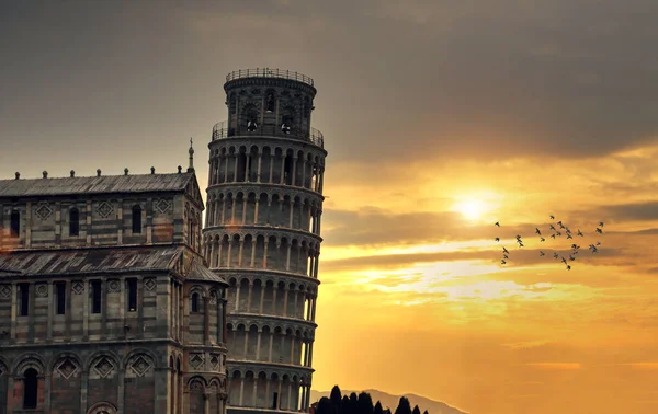 Живописный Вид Заката Наклонной Башни Пизы Италия — стоковое фото