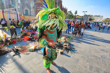 Mexico City, Mexico-23 Nisan 2018: Mexico City 'deki Zocalo Meydanı' nda Hint festivali ve kabile kutlamaları