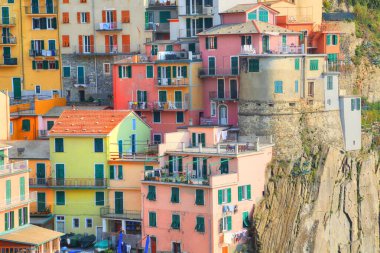 Manarola renkli sokaklar manzaralı kıyı şeridi