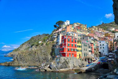 İtalya, Manzaralı Riomaggiore renkli sokaklar