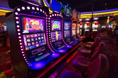 Las Vegas, Nevada-10 Mart 2017: gece eğlence alanında kumarhane makineleri