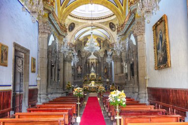 Guadalajara, Tlaquepaque, Meksika-20 Nisan 2019: Turizm sezonunda Tlaquepaque manzaralı kiliseler