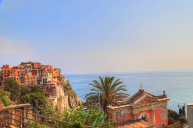 Manarola manzaralı renkli sokaklar