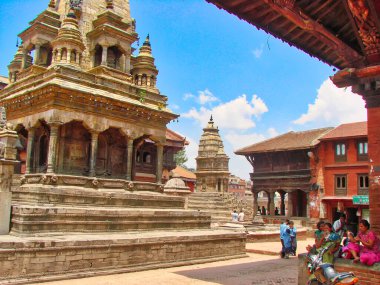 Bhaktapur, Nepal-20 Ekim 2018: Tarihi kent merkezinde manzara sokakları ve tapınaklar