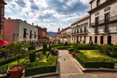 Guanajuato, Meksika-22 Nisan 2018: Manzaralı eski şehir sokakları