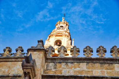 Mezquita Katedrali, Cordoba 'nın tarihi merkezinde güneşli bir günde