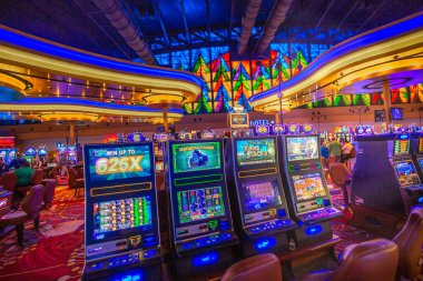 Buffalo, ABD-10 Mart 2019: gece eğlence alanında kumarhane makineleri