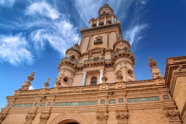 Seville, İspanya 16 Ekim 2017: Seville 'deki eski şehir sokakları