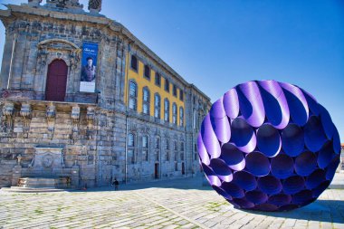 Porto, Portekiz-19 Haziran 2019: Porto 'da tarihi merkezde tutulma yapısı