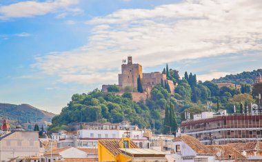İspanya, Granada 'daki ünlü Alhambra sarayı ve katedralleri