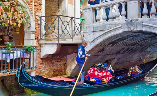 Venedik Talya Ekim 2017 Tarihi Kent Merkezinde Rialto Köprüsü Yakınlarındaki — Stok fotoğraf