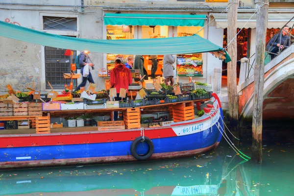 Venice Itália Outubro 2017 Mercado Comida Flutuante Nas Ruas Veneza — Fotografia de Stock