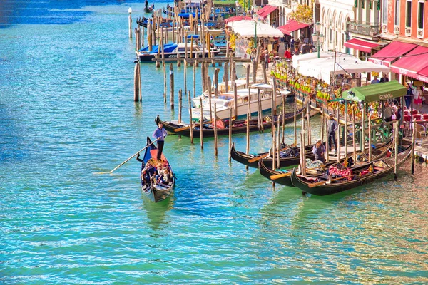 Venise Italie Octobre 2017 Gondole Luxe Attendant Les Touristes Près — Photo