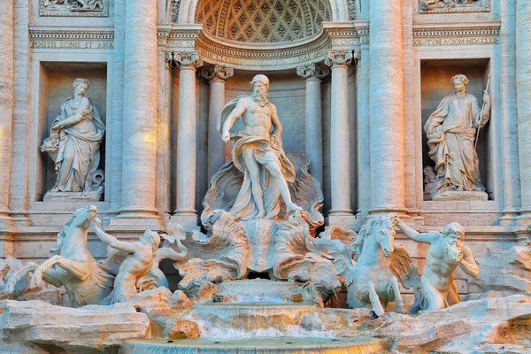 ローマ 有名なトレビの泉 Fontana Trevi — ストック写真