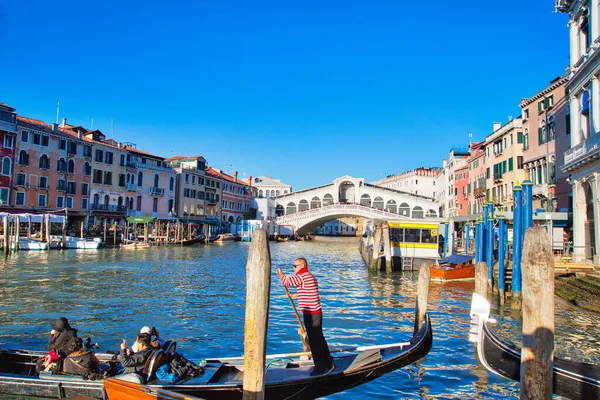 Venecia Italia Abril 2018 Puente Rialto Uno Los Lugares Más — Foto de Stock