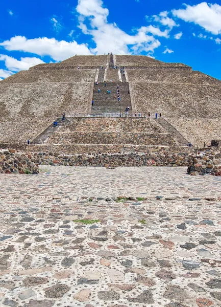 メキシコ市の近くに位置するランドマークTeotihuacanピラミッド — ストック写真