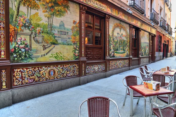 マドリード スペイン 2017年10月6日 セラミックタイルで装飾された街の歴史的な部分の有名な居酒屋 — ストック写真
