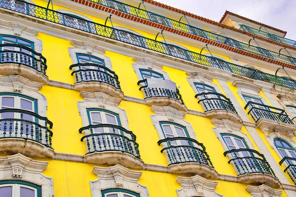 Lizbon Eski Semti Tarihi Alfama Mahallesinin Renkli Sokakları — Stok fotoğraf