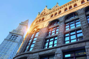 Gün batımında Boston caddeleri