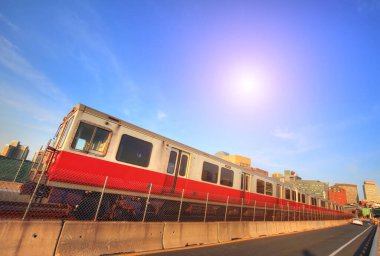 Boston Longfellow köprüsü gün batımında