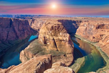 Arizona, ABD 'deki Colorado Nehri manzaralı Horseshoe Bend Kanyonu